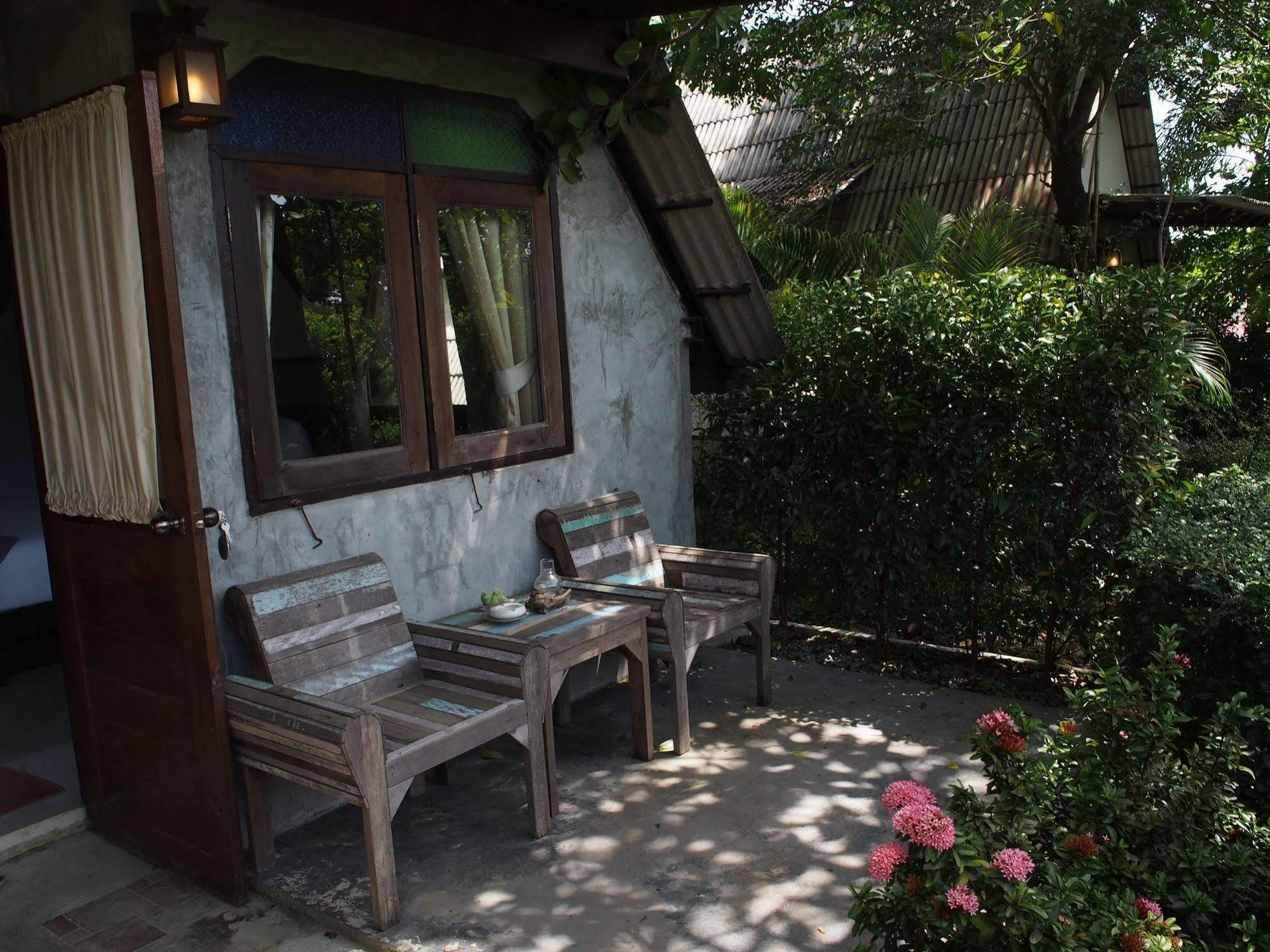 Lanta Happy Hill Hotel Koh Lanta Exterior photo