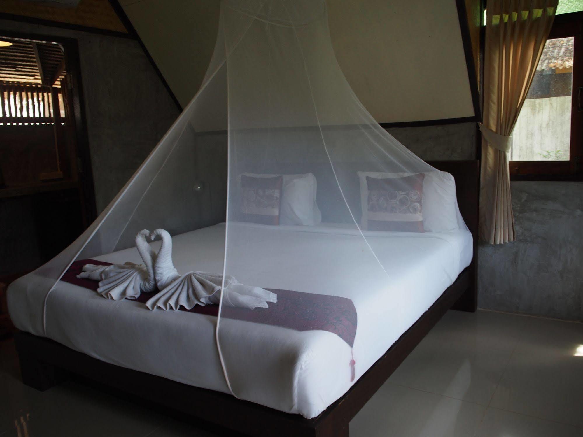 Lanta Happy Hill Hotel Koh Lanta Exterior photo